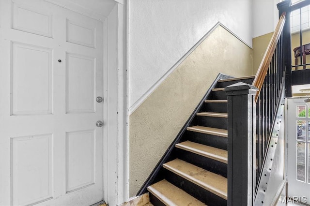 6318 Southwood Ave Unit 1W, Saint Louis, MO 63105 - view of stairway