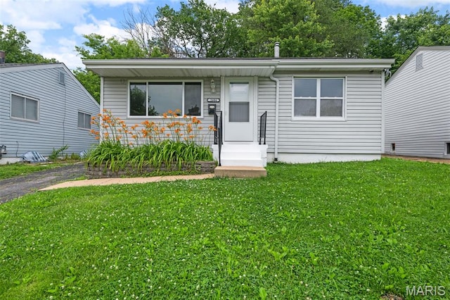 2604 Tamm Ave, Saint Louis, MO 63139 - view of front facade featuring a front lawn