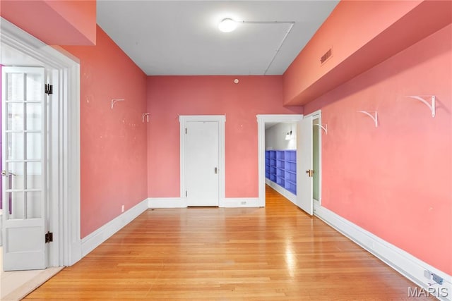 10 N Kingshighway Blvd Unit 2Cs, Saint Louis, MO 63108 - empty room featuring light wood finished floors and baseboards