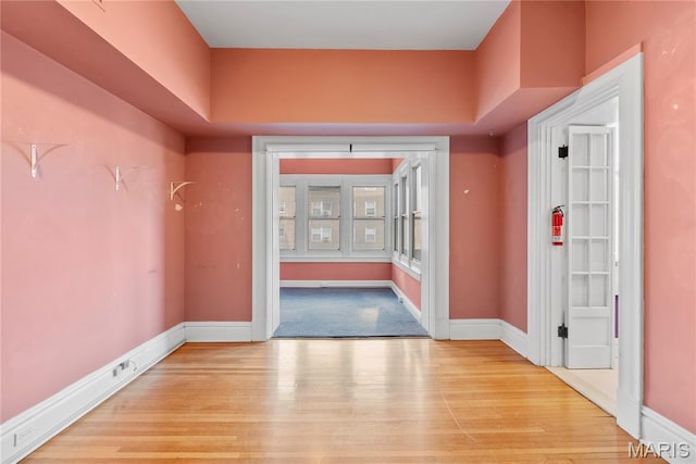 10 N Kingshighway Blvd Unit 2Cs, Saint Louis, MO 63108 - entrance foyer with wood finished floors and baseboards