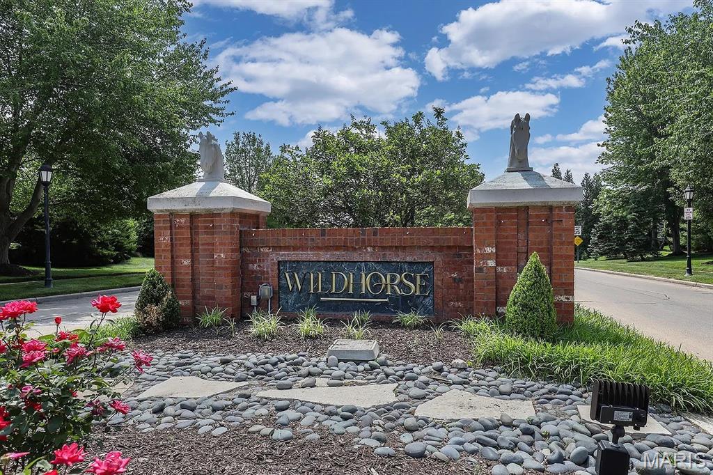 1556 Wildhorse Parkway Dr, Chesterfield, MO 63005 - view of community sign