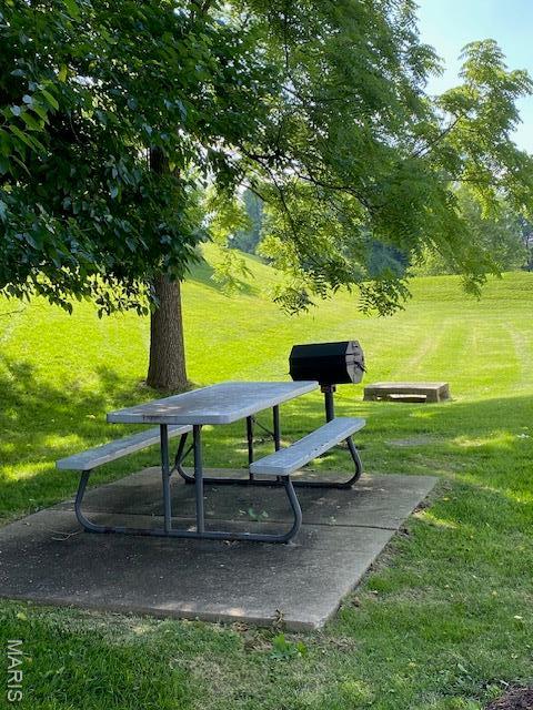 3425 Country Stone Manor Dr Unit G, Valley Park, MO 63088 - view of property's community with a lawn