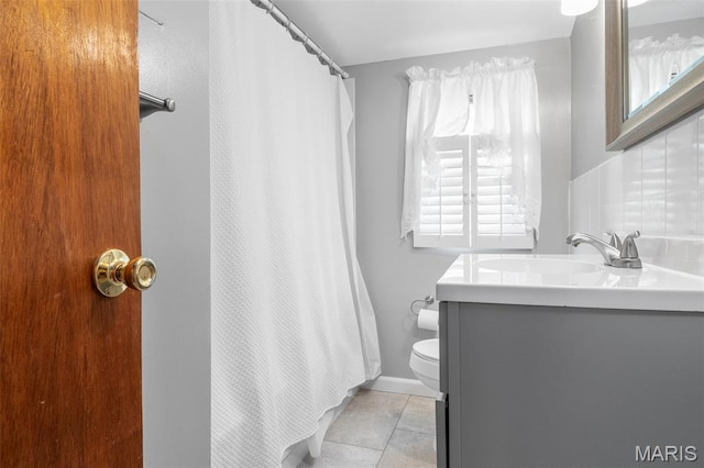 914 Trelane Ave, Crestwood, MO 63126 - full bath with vanity, tile patterned flooring, and a shower with curtain