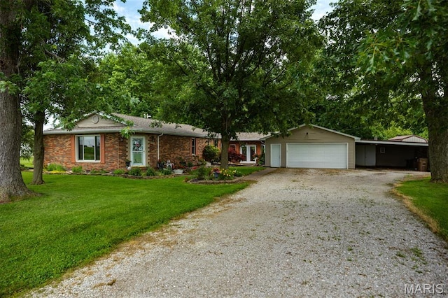 900 Montana St, Gillespie, IL 62033 - ranch-style house featuring gravel driveway and a front yard