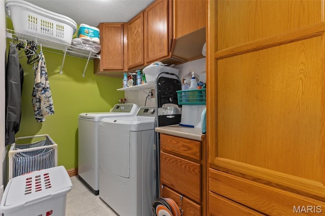 900 Montana St, Gillespie, IL 62033 - laundry room with washing machine and clothes dryer, light tile patterned floors, and cabinet space