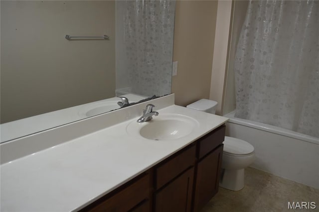 1313 Commons Cir, Cottleville, MO 63304 - full bath featuring vanity and shower / tub combo with curtain
