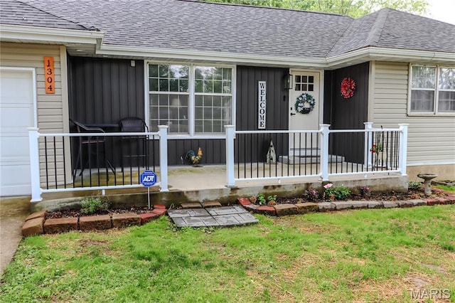1304 Highland Dr, Rolla, MO 65401 - entrance to property with roof with shingles, covered porch, and a yard