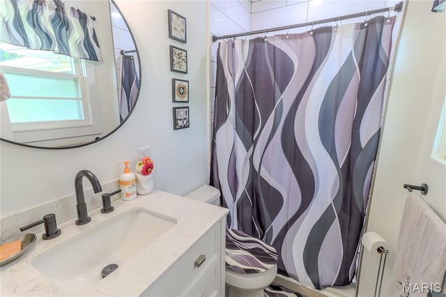 1304 Highland Dr, Rolla, MO 65401 - full bathroom featuring vanity and curtained shower