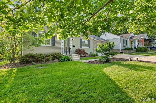 657 Lilac Ave, Webster Groves, MO 63119 - obstructed view of property featuring a front lawn