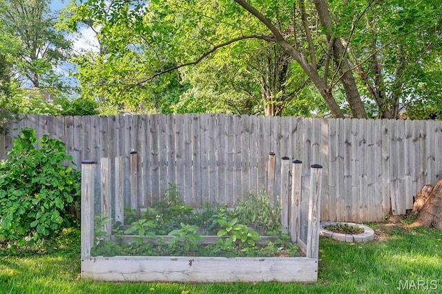 657 Lilac Ave, Webster Groves, MO 63119 - view of yard
