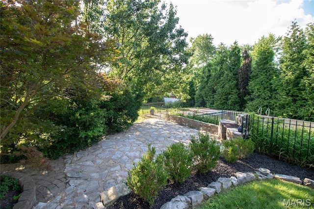 37 Joy Ave, Webster Groves, MO 63119 - view of yard