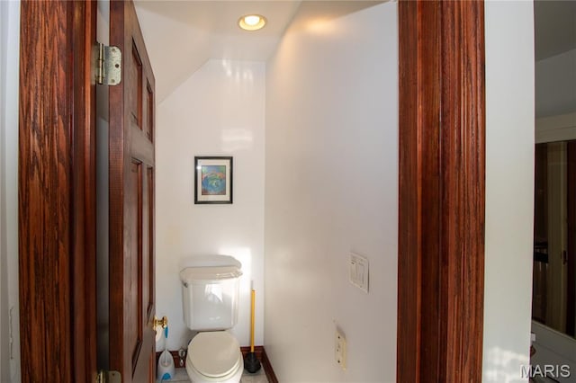 37 Joy Ave, Webster Groves, MO 63119 - bathroom featuring vaulted ceiling and recessed lighting
