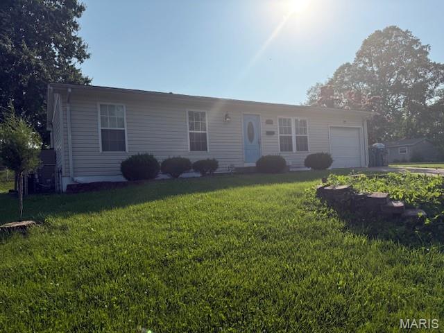 1496 Ville Rosa Ln, Hazelwood, MO 63042 - single story home with an attached garage, a front yard, and driveway