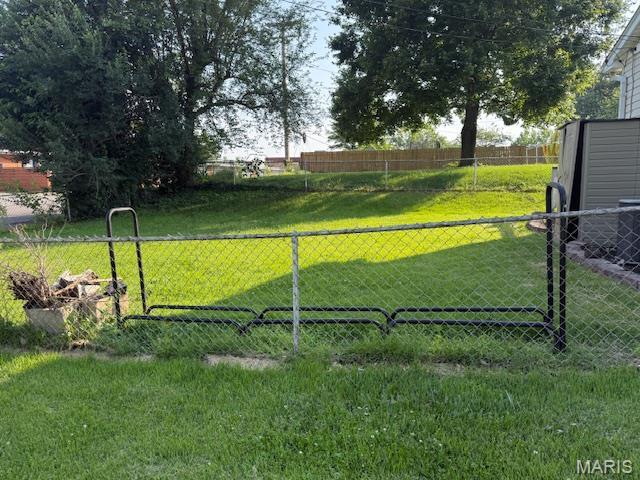 1496 Ville Rosa Ln, Hazelwood, MO 63042 - view of yard
