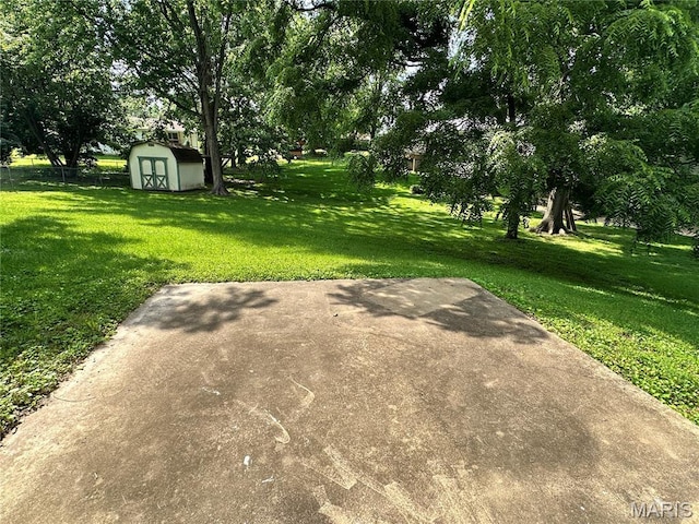 807 Corey Ct, Wentzville, MO 63385 - view of grassy yard featuring view of wooded area