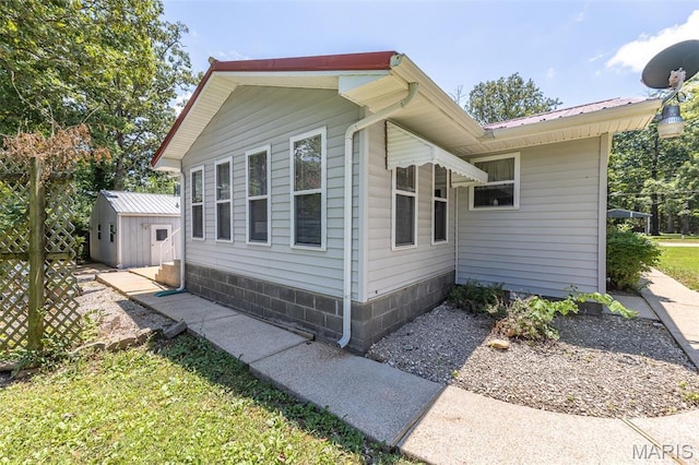 39 Rock Ridge Rd, Wappapello, MO 63966 - view of side of home featuring a metal roof and an outbuilding