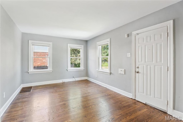 6838 Raymond Ave, Saint Louis, MO 63130 - foyer entrance with wood finished floors and baseboards