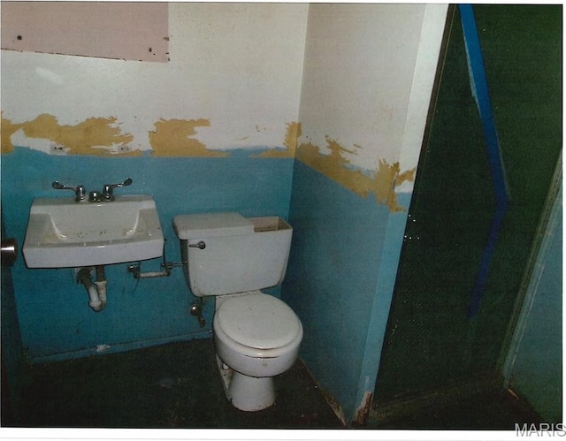 33 Potomac Dr, Fairview Heights, IL 62208 - half bath featuring toilet and a sink