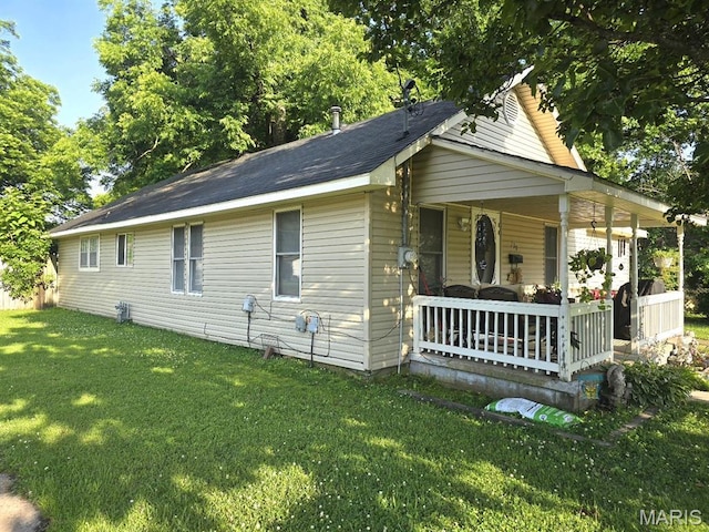 730 N Walnut St, Dexter, MO 63841 - view of side of home featuring covered porch and a lawn