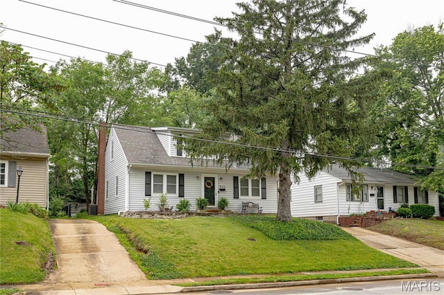 923 N Geyer Rd, Kirkwood, MO 63122 - view of front facade featuring a front lawn, roof with shingles, and concrete driveway