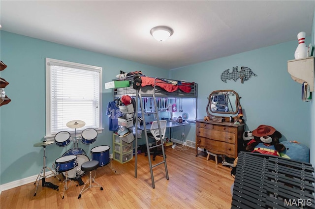 923 N Geyer Rd, Kirkwood, MO 63122 - bedroom featuring wood finished floors and baseboards