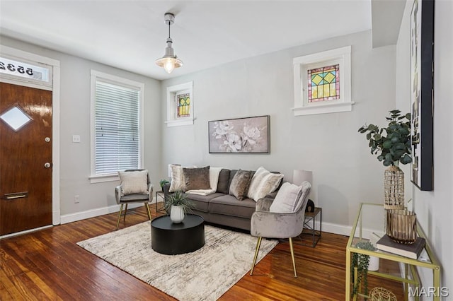 5532 Lansdowne Ave, Saint Louis, MO 63109 - living room featuring baseboards and wood finished floors