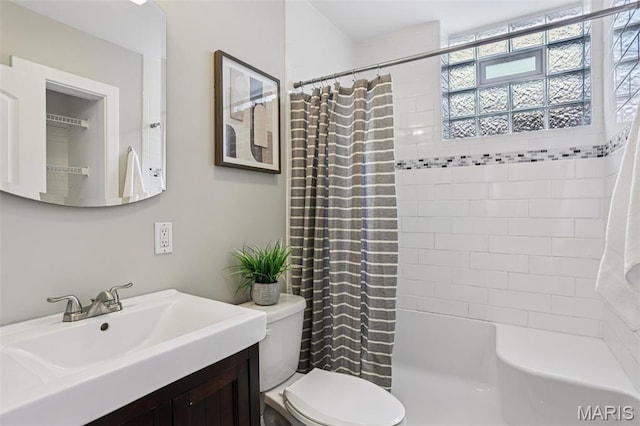 5532 Lansdowne Ave, Saint Louis, MO 63109 - bathroom with vanity and shower / bath combo