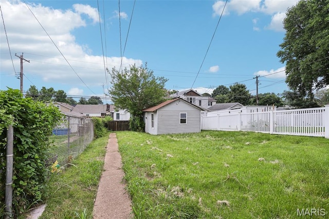 5532 Lansdowne Ave, Saint Louis, MO 63109 - fenced backyard featuring an outbuilding