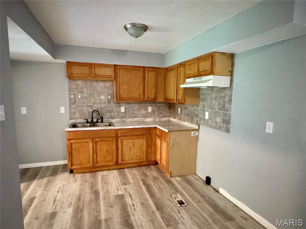 10870 Spring Garden Dr, Saint Louis, MO 63137 - photo 1