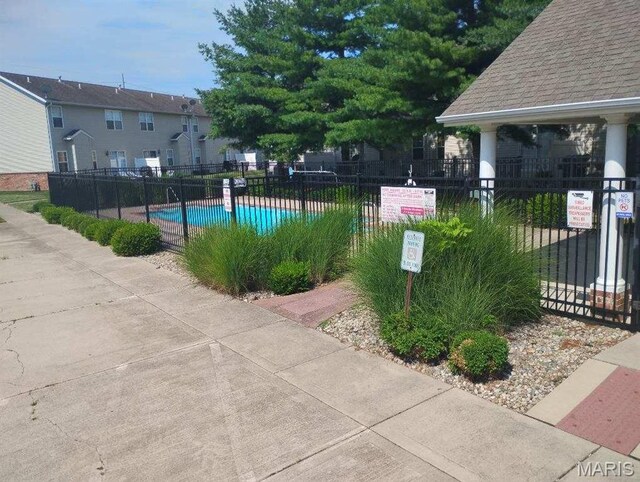 643 Titan Dr, Ofallon, IL 62269 - view of community pool