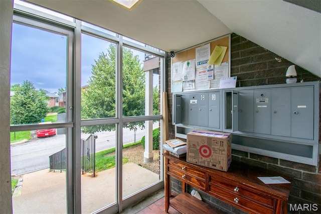 10344 Forest Brook Ln Unit C, Saint Louis, MO 63146 - sunroom / solarium with healthy amount of natural light and vaulted ceiling