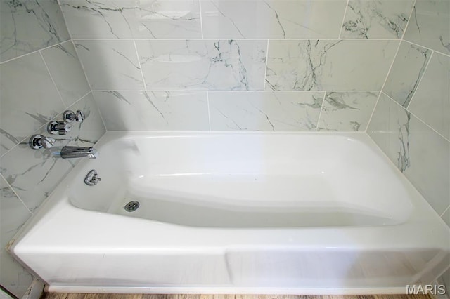 10344 Forest Brook Ln Unit C, Saint Louis, MO 63146 - full bathroom featuring a tub