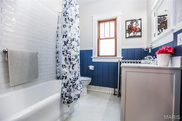 201 S Columbus St, Pacific, MO 63069 - full bath featuring a wainscoted wall, vanity, and shower / bath combination with curtain