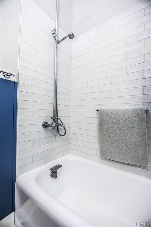 201 S Columbus St, Pacific, MO 63069 - bathroom featuring shower / bath combination