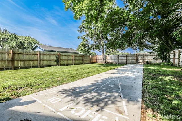 201 S Columbus St, Pacific, MO 63069 - fenced backyard featuring shuffleboard