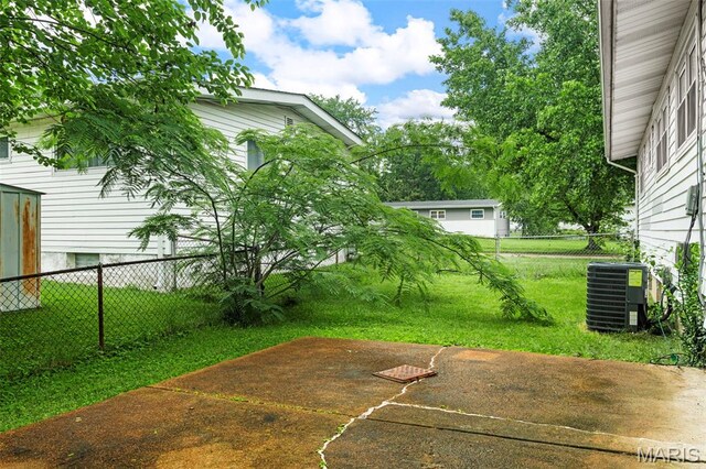 2185 Orleans Ln, Florissant, MO 63031 - view of yard