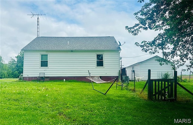 3911 State Route 3, Chester, IL 62233 - back of house featuring roof with shingles