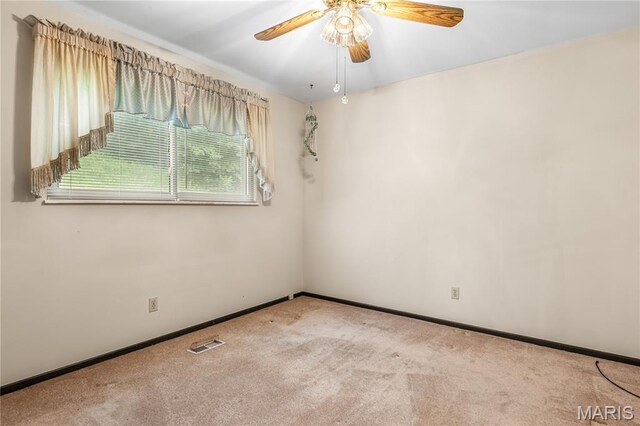 1658 Sparrow Point Ln, Fenton, MO 63026