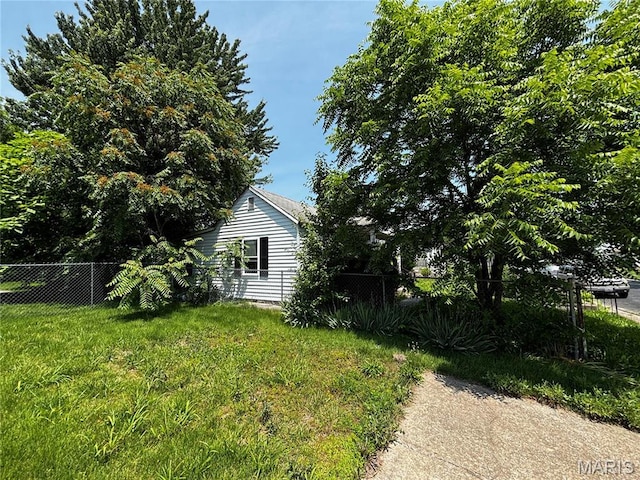 2205 N 5th St, Saint Charles, MO 63301 - view of yard