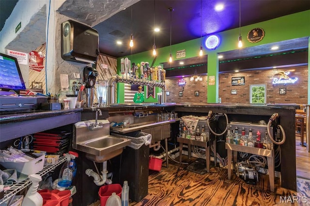 201 Houser St, Park Hills, MO 63601 - bar featuring a sink