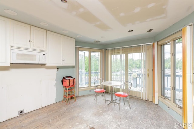 380 Yachtview Dr, West Alton, MO 63386 - view of dining area