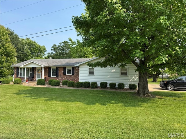 214 Hillcrest Dr, Elsberry, MO 63343 - photo 1