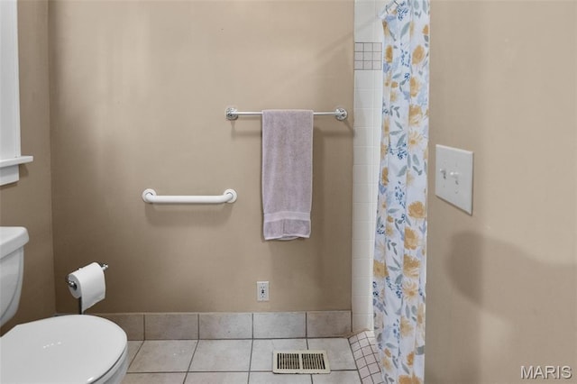 900 Danforth St, Alton, IL 62002 - full bathroom featuring tile patterned floors and curtained shower
