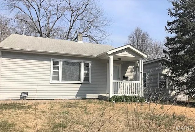 821 Howell Ave, Cahokia, IL 62206 - view of front of house featuring a porch, a chimney, and a front yard