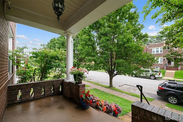 4950 Eichelberger St, Saint Louis, MO 63109 - view of covered porch