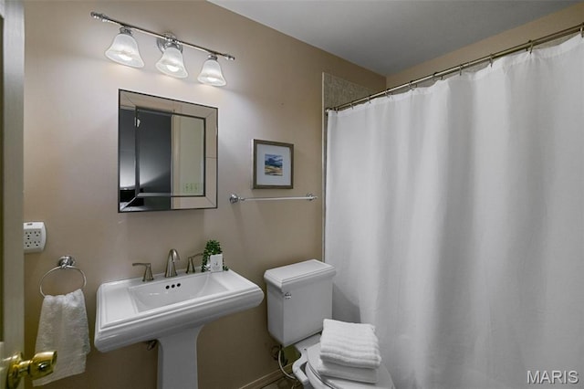 4950 Eichelberger St, Saint Louis, MO 63109 - bathroom with toilet and a shower with shower curtain