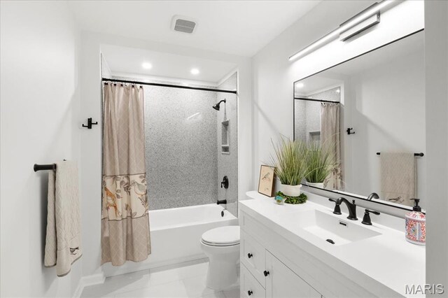 15371 Timber Hill Ln, Chesterfield, MO 63017 - bathroom featuring vanity, recessed lighting, and shower / bath combo