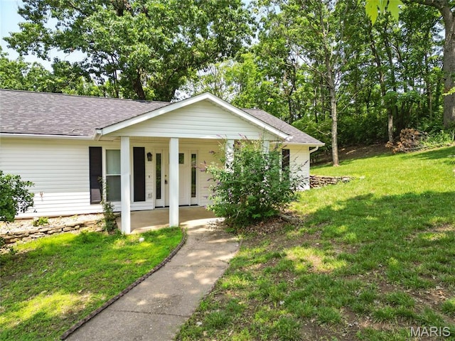 6905 Scenic View Dr, Cedar Hill, MO 63016 - single story home with covered porch, a front yard, and a shingled roof