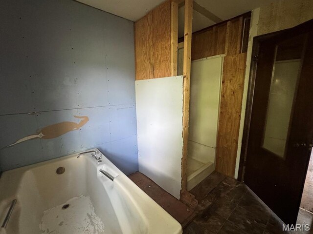 340 S Kitchen St, Dexter, MO 63841 - full bathroom with a tub to relax in