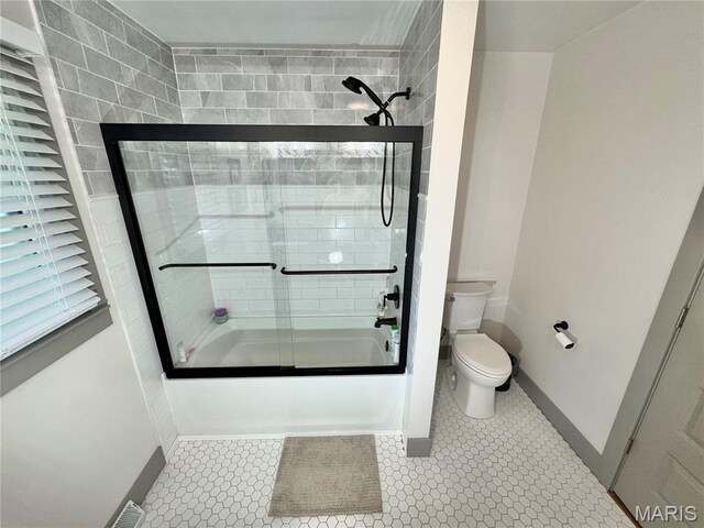 1311 W Line St, Palmyra, MO 63461 - full bath featuring toilet and bath / shower combo with glass door